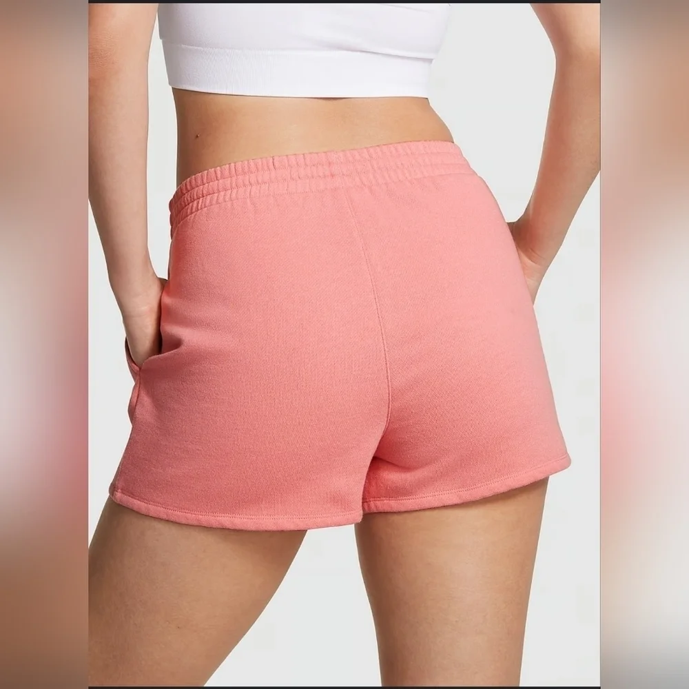 PINK Victoria's Secret Coral Pink Ivy Fleece Campus Shorts Size Large EUC
